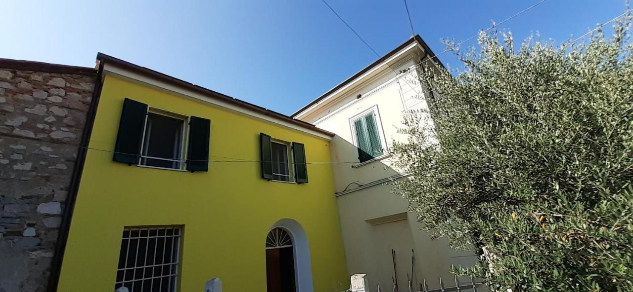 La Casa Gialla Del Ristoro Agricolo Веккьяно Экстерьер фото